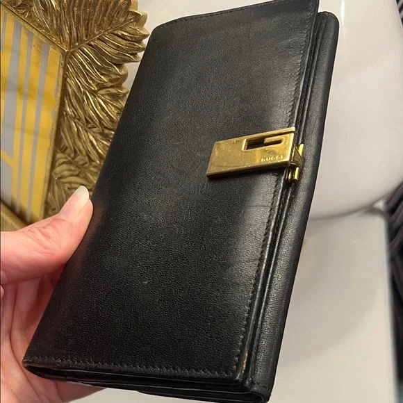 Vintage Gucci Black Leather Wallet with Gold Tone Clasp - Picture 3 of 16